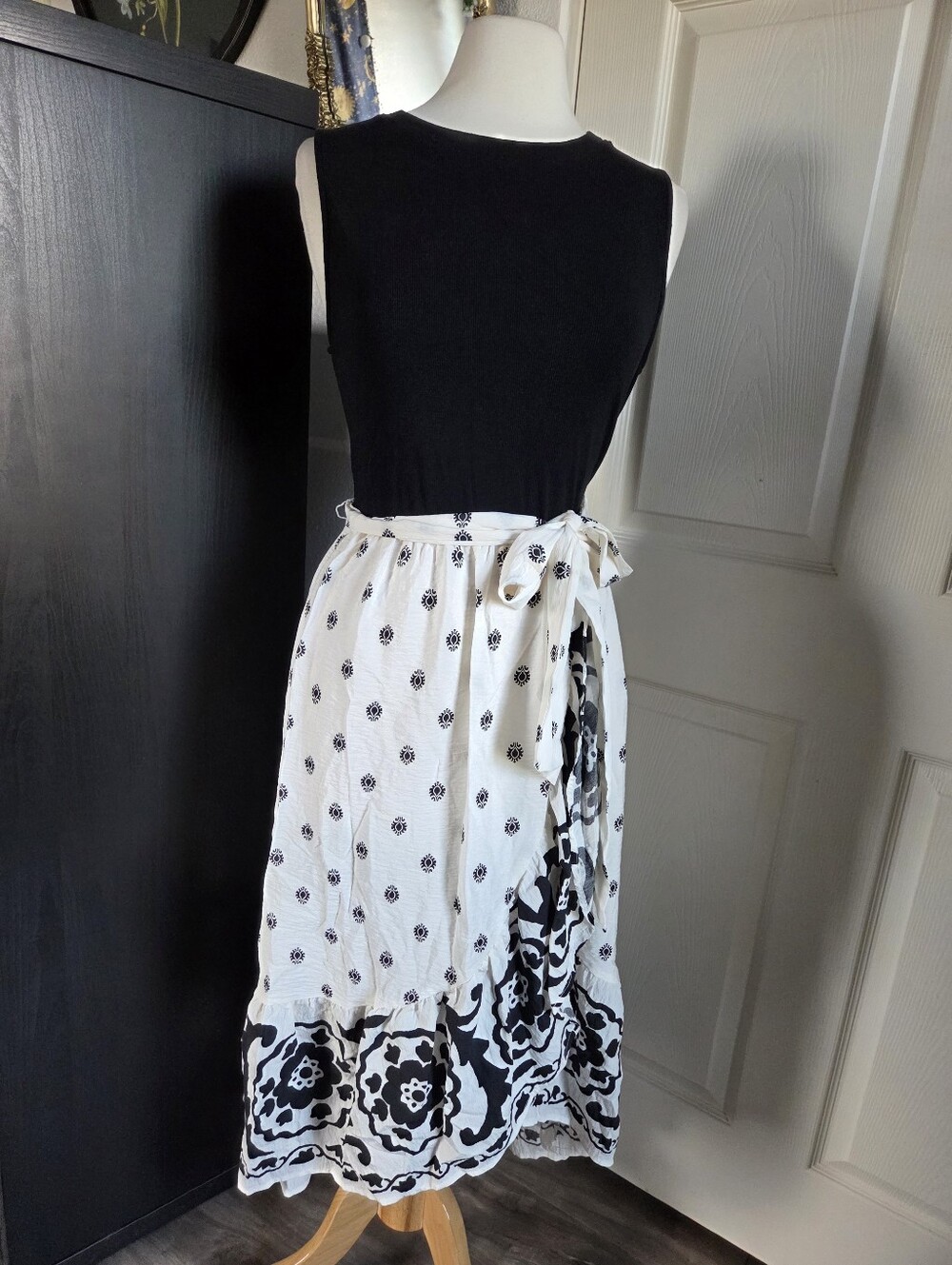 Black White Floral Sleeveless Flowy Dress Tie Waist Women's Size XL